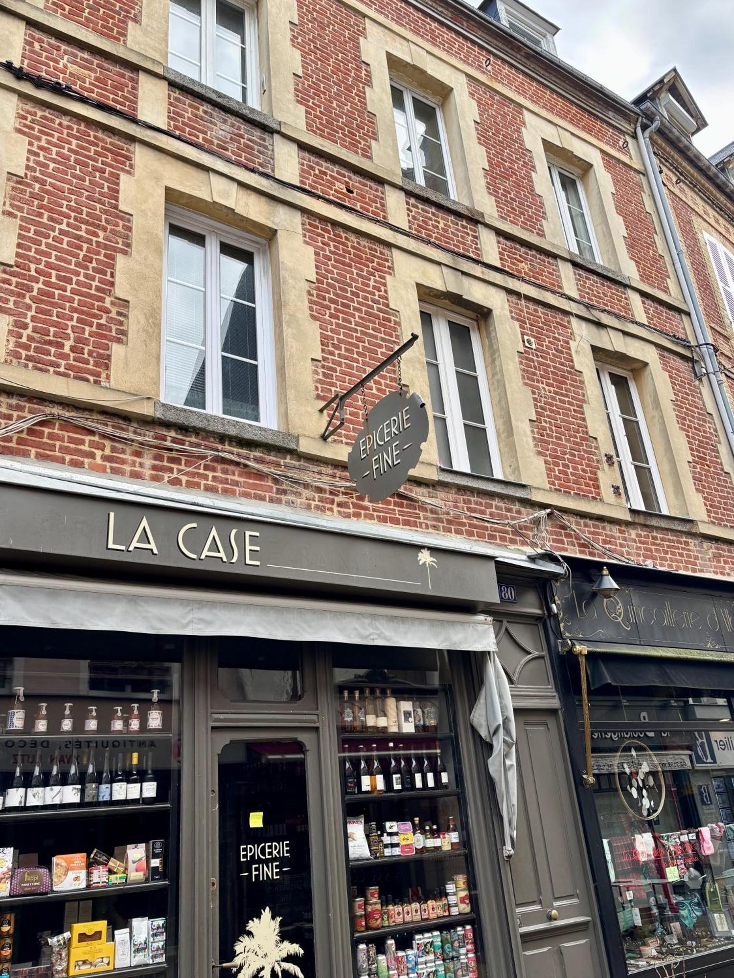 Les Bains A Deux Pas De La * Trouville-sur-Mer